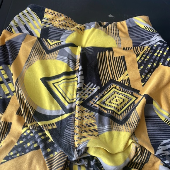 LuLaRoe one size leggings - vintage pattern - Picture 4 of 5